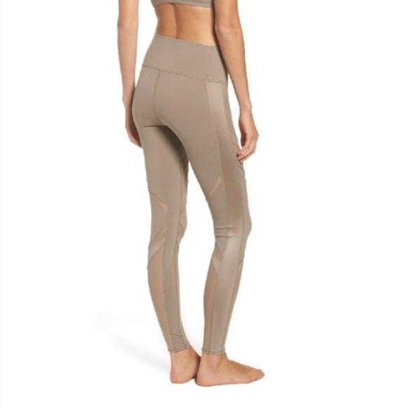 Alo Yoga High Waisted Leggings Epic in Gravel! - Picture 2 of 10